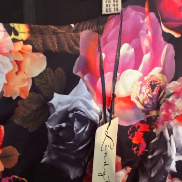 Flower pinup dress from Lindy Bop - Picture 2 of 3